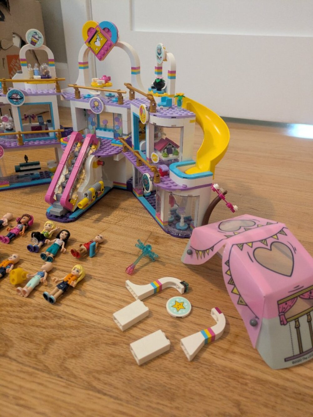 LEGO Friends Heartlake City Shopping Mall Set - Picture 6 of 7